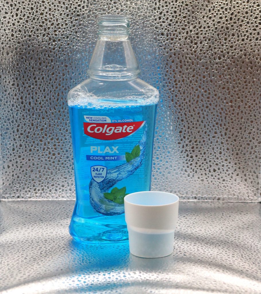 Colgate Plax Cool Mint geöffnet