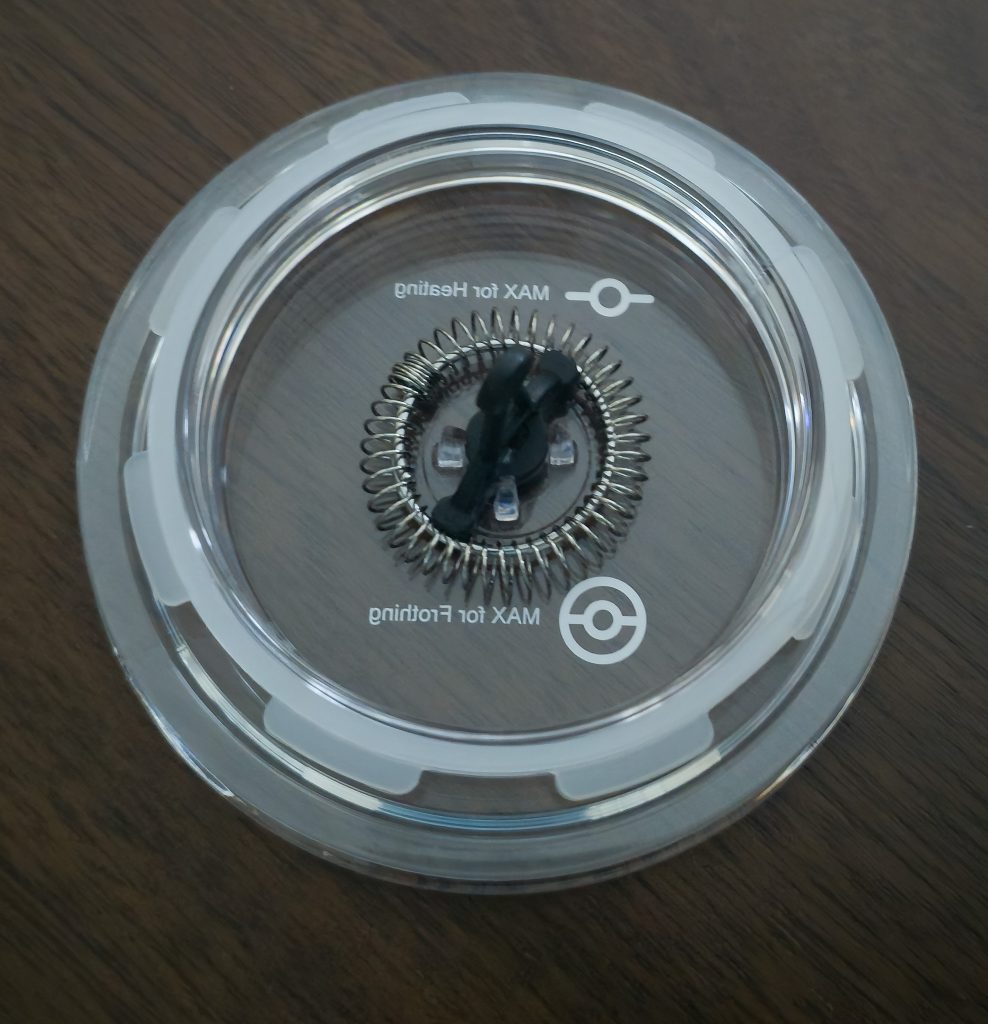 DREAMOON-Milchaufschäumer Deckelinnenseite mit Quirl