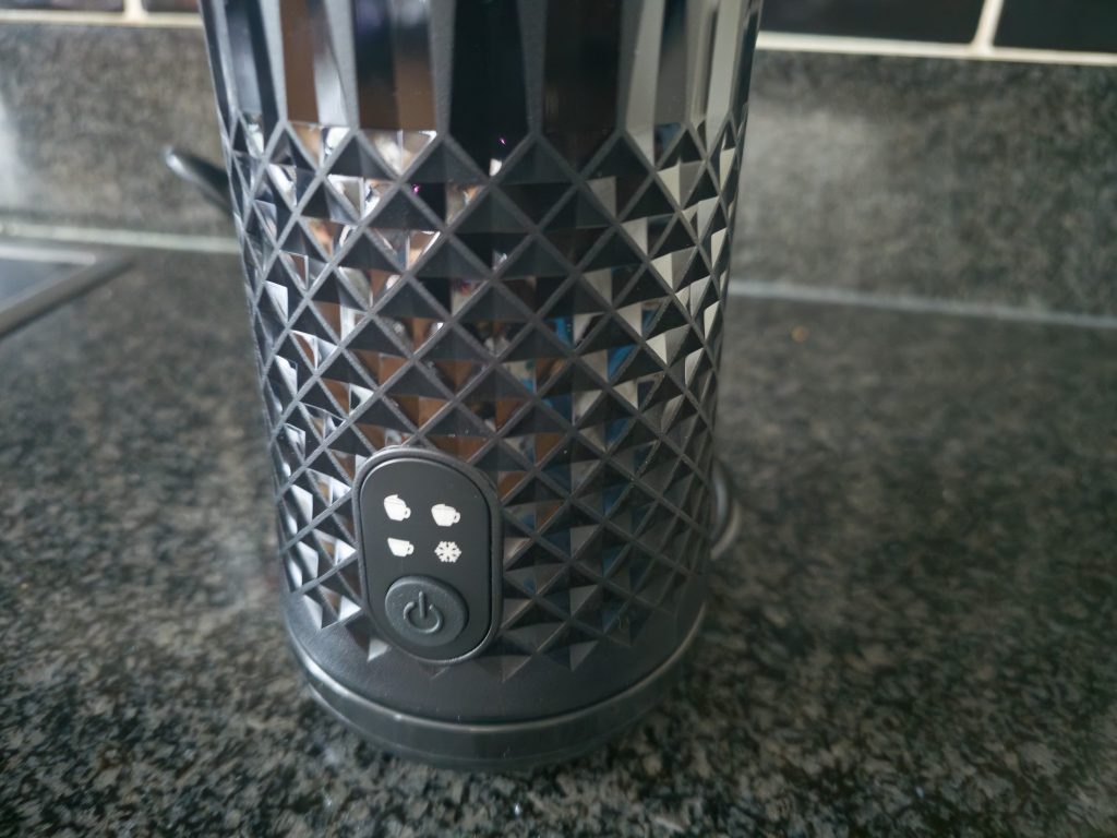 DREAMOON-Milchaufschäumer Detailansicht Wabenstruktur