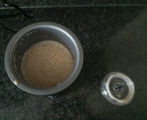 DREAMOON-Milchaufschäumer Kakao im Behälter