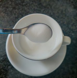 DREAMOON-Milchaufschäumer Milchschaum mit Tasse und Löffel