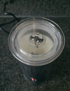 DREAMOON-Milchaufschäumer in Betrieb