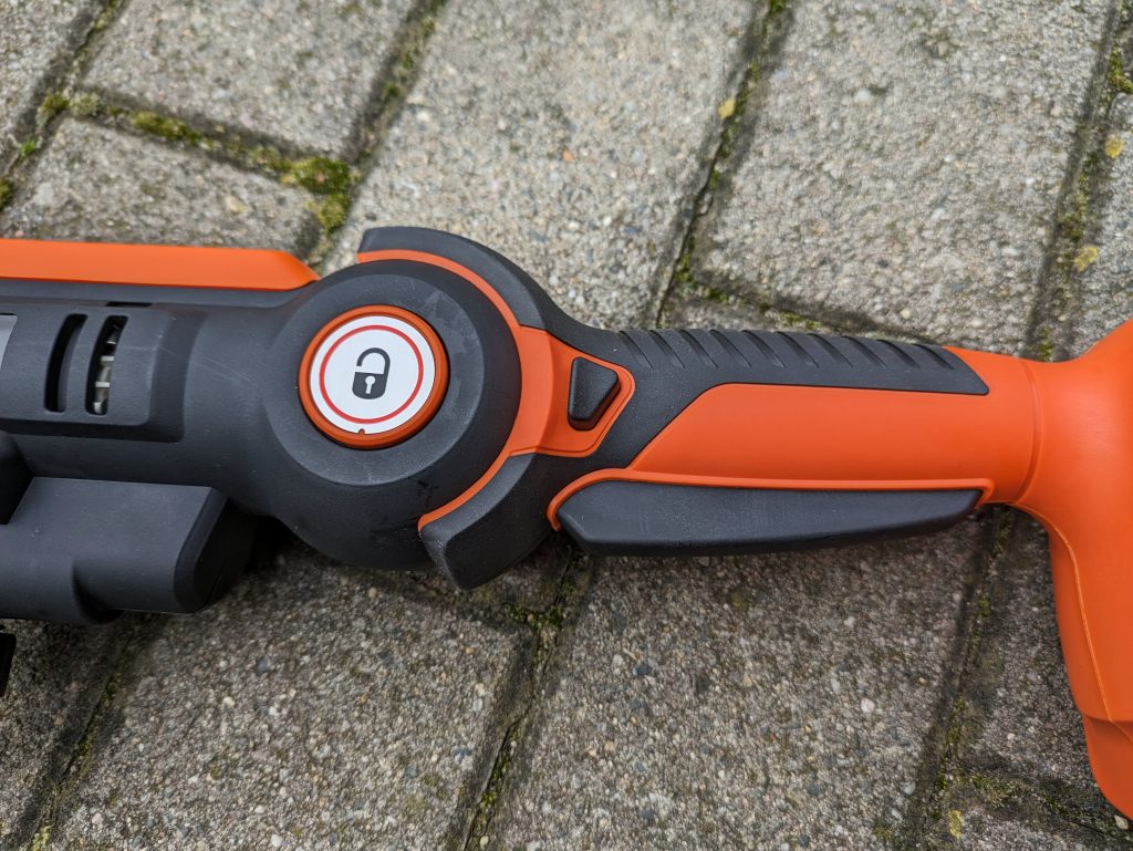 Druckknopf des Yard Force LW C02 AquaJet Akku-Hochdruckreinigers