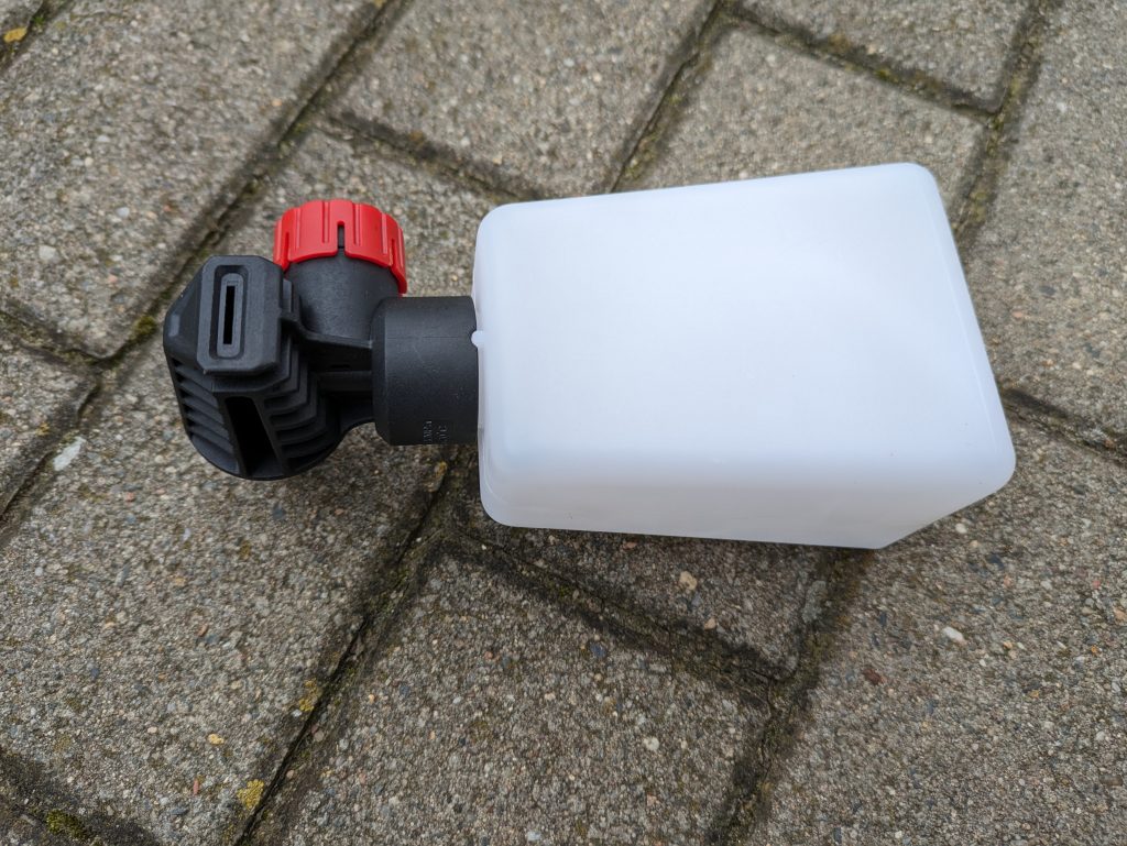 Düse mit Reinigungsmitteltank des EInhell Hypresso Akku-Hochdruckreinigers