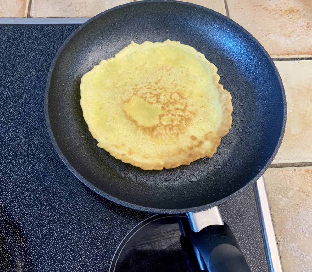 Fissler Adamant® Classic Plus beschichtete Pfanne beim Braten von Pfannkuchen
