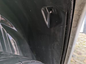 Hinterer Radkasten nach der Reinigung mit dem EInhell Hypresso Akku-Hochdruckreiniger, rechte Seite