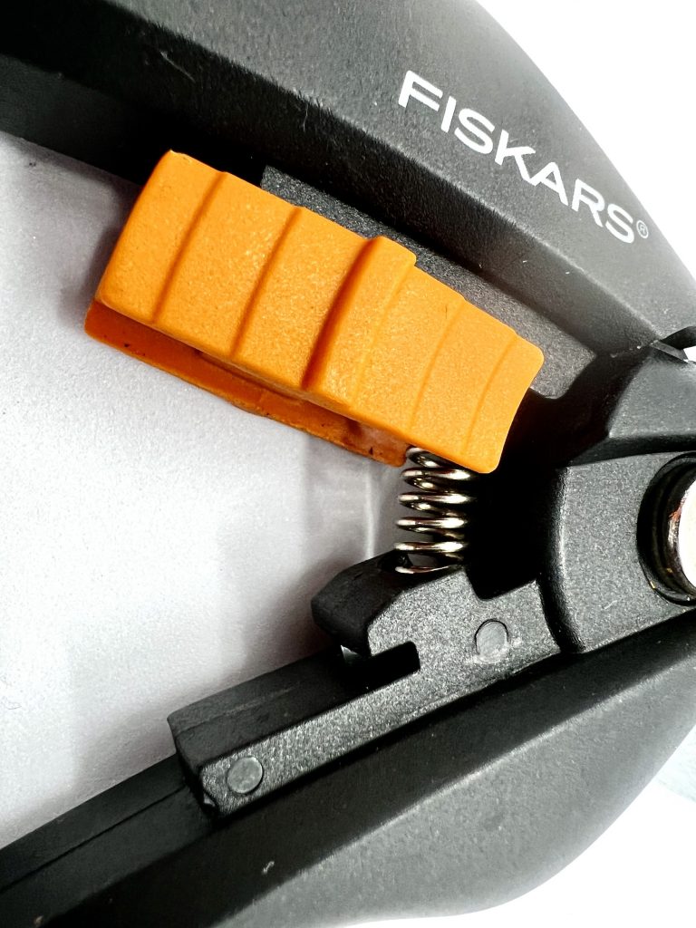 FISKARS SingleStep P26 Gartenschere