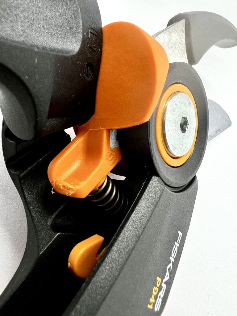 FISKARS P941 PowerGear Gartenschere