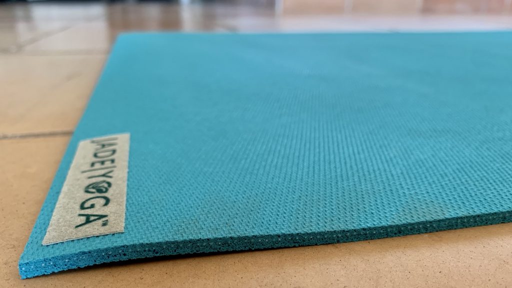 JadeYoga Harmony Gymnastikmatte ausgerollte flache Seite