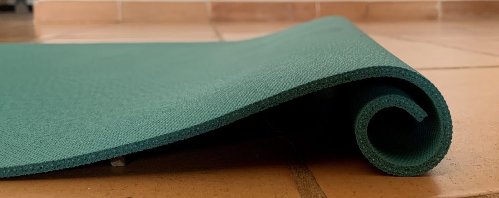 Jade Yoga Harmony Yogamatte eingerollte Seite