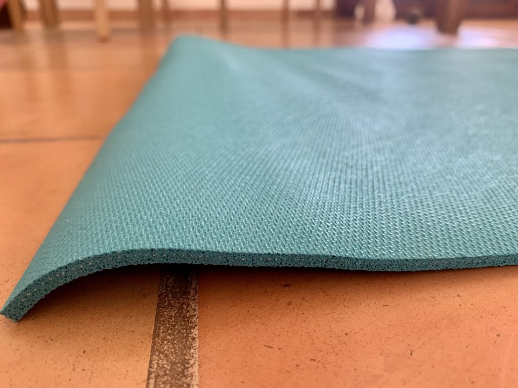 Jade Yoga Harmony Yogamatte nach zwei Tagen mit Ordnern beschwert