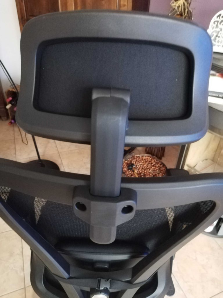 Kopfstütze des CLOUVOU B12 001 CleverSeat Bürostuhls von hinten