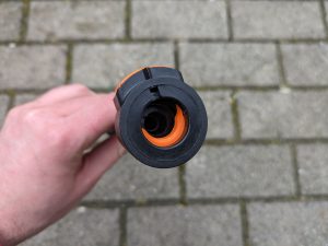 Lanze des Yard Force LW C02 AquaJet Akku-Hochdruckreinigers von vorne
