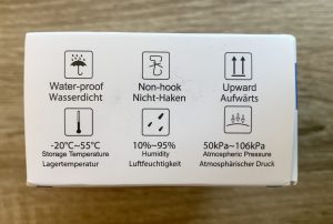 MOMMED Pulsoximeter in der Verpackung von der Seite
