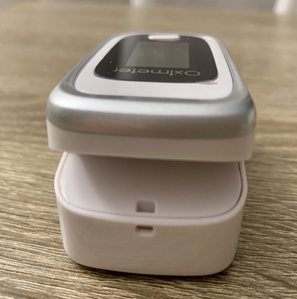 MOMMED Pulsoximeter von hinten