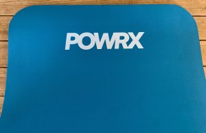 POWRX ‎A6-P1C9-1TM0 Gymnastikmatte Logo auf der Matte