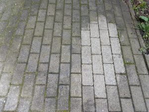 Pflastersteine nach der Reinigung mit dem Kärcher KHB 6 Akku-Hochdruckreiniger