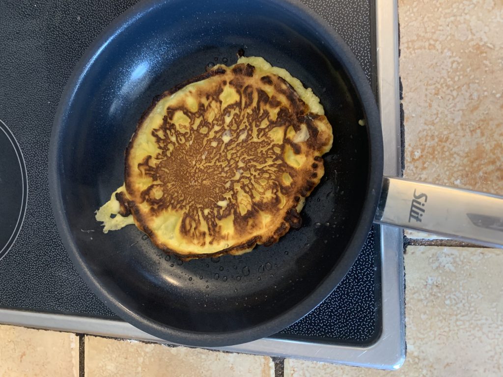 Silit Talis beschichtete Pfanne beim Braten von Pfannkuchen mit mittlerer Hitzezufuhr