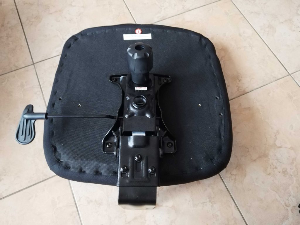 Sitzfläche des CLOUVOU B12 001 CleverSeat Bürostuhls von unten