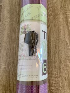 TOPLUS Gymnastikmatte Nahaufnahme Trageband in der Verpackung