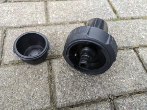 Tankverschluss des Bosch Fontus Akku-Hochdruckreinigers von vorne, geöffnet