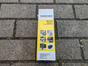 Verpackung der 5-in-1-Düse des Verpackung des Wasseransaugschlauchs des Kärcher KHB 6 Akku-Hochdruckreinigers von links