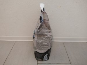 Verpackung-des-Biokats-Diamond-Care-Classic-Katzenstreu-von-der-Seite