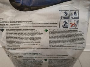 Verpackung-des-Biokats-Diamond-Care-Classic-Katzenstreu-von-hinten-in-der-Nahansicht