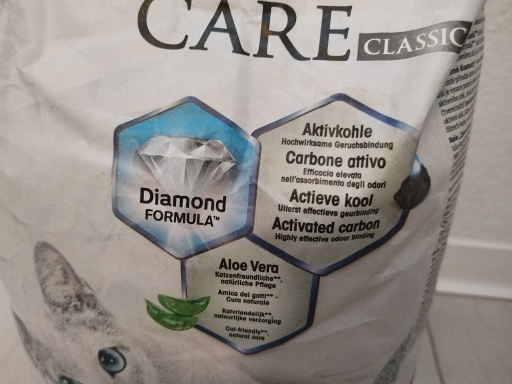Verpackung-des-Biokats-Diamond-Care-Classic-Katzenstreu-von-vorn-in-der-Nahansicht