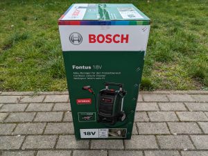 Verpackung des Bosch Fontus Akku-Hochdruckreinigers von der linken Seite