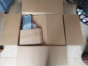 Verpackung des CLOUVOU B12 001 CleverSeat Bürostuhls geöffnet