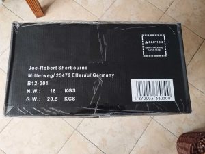 Verpackung des CLOUVOU B12 001 CleverSeat Bürostuhls von der Seite