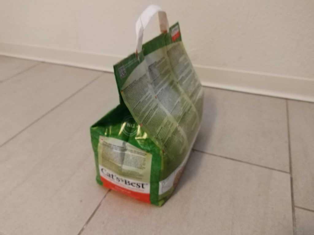 Verpackung des Cat's Best Original Katzenstreu von der Seite