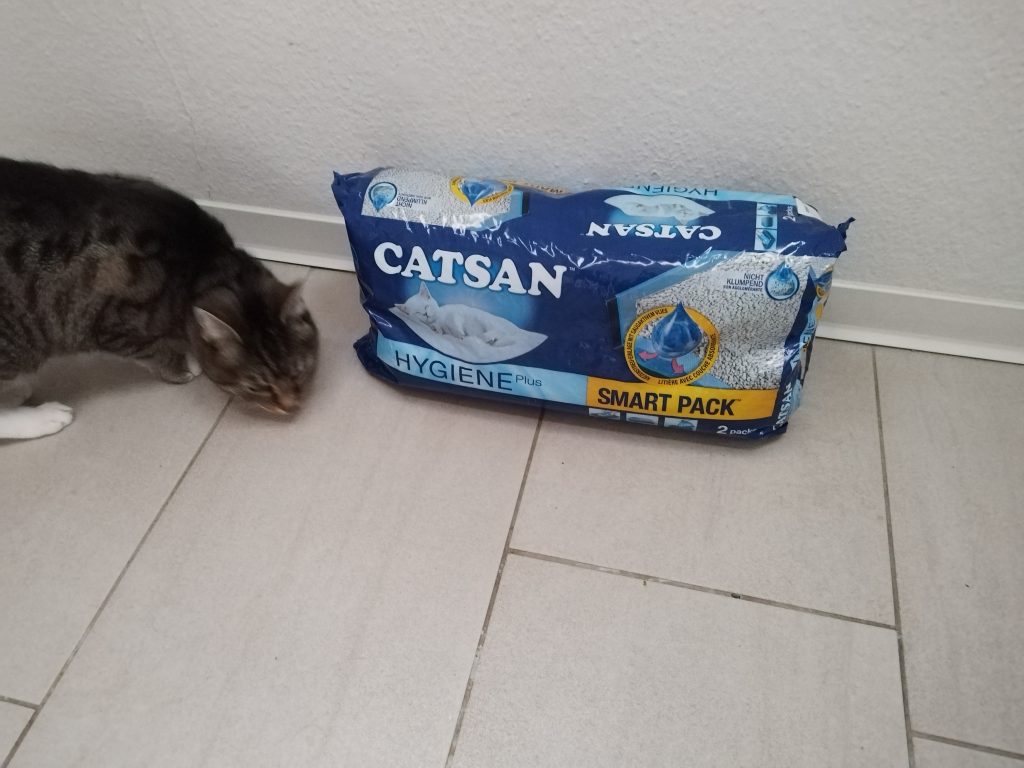 Verpackung-des-Catsan-Hygiene-Plus-Smart-Pack-Katzenstreu-mit-Katze