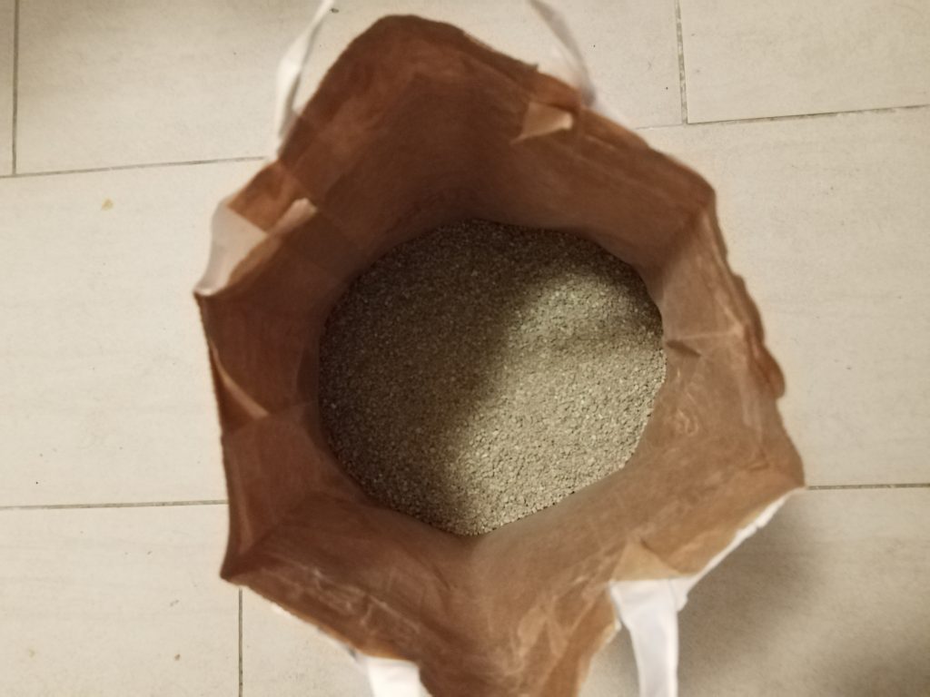 Verpackung-des-Edeka-Ultra-Katzenstreu-von-oben-geoeffnet