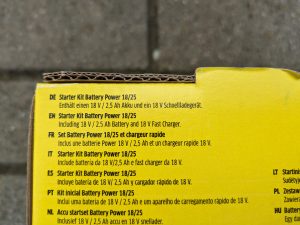 Verpackung des Ladegerätes des Kärcher KHB 6 Akku-Hochdruckreinigers von hinten in der Nahansicht