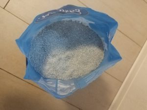 Verpackung-des-Lyra-Pet-Power-Ultra-Katzenstreu-geoeffnet-von-oben