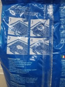 erpackung-des-Lyra-Pet-Power-Ultra-Katzenstreu-von-hinten-in-der-Nahansicht