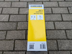 Verpackung des Wasseransaugschlauchs des Kärcher KHB 6 Akku-Hochdruckreinigers von der Seite