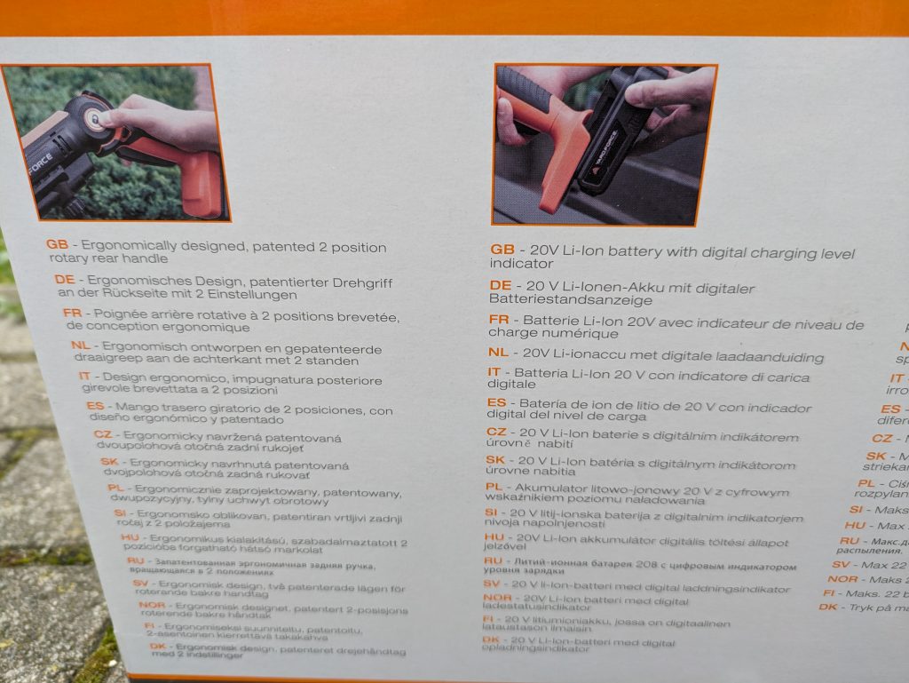 Verpackung des Yard Force LW C02 AquaJet Akku-Hochdruckreinigers von hinten in der Nahansicht