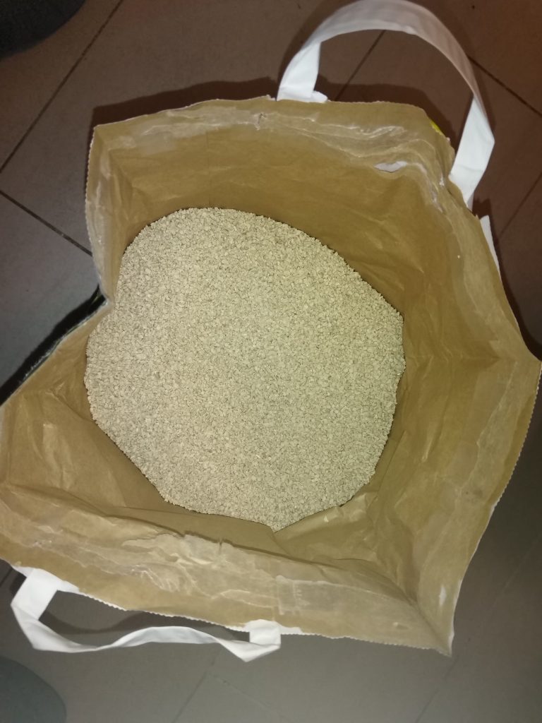 Verpackung-des-cosycat-Bio-Klumpstreu-Katzenstreu-geoeffnet-von-oben
