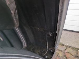 Vorderer Radkasten nach der Reinigung mit dem EInhell Hypresso Akku-Hochdruckreiniger, rechte Seite