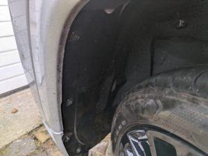 Vorderer Radkasten nach der Reinigung mit dem Kärcher KHB 6 Akku-Hochdruckreiniger
