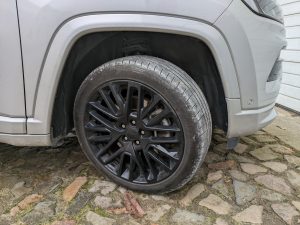 Vorderer Reifen vor der Reinigung mit dem EInhell Hypresso Akku-Hochdruckreiniger