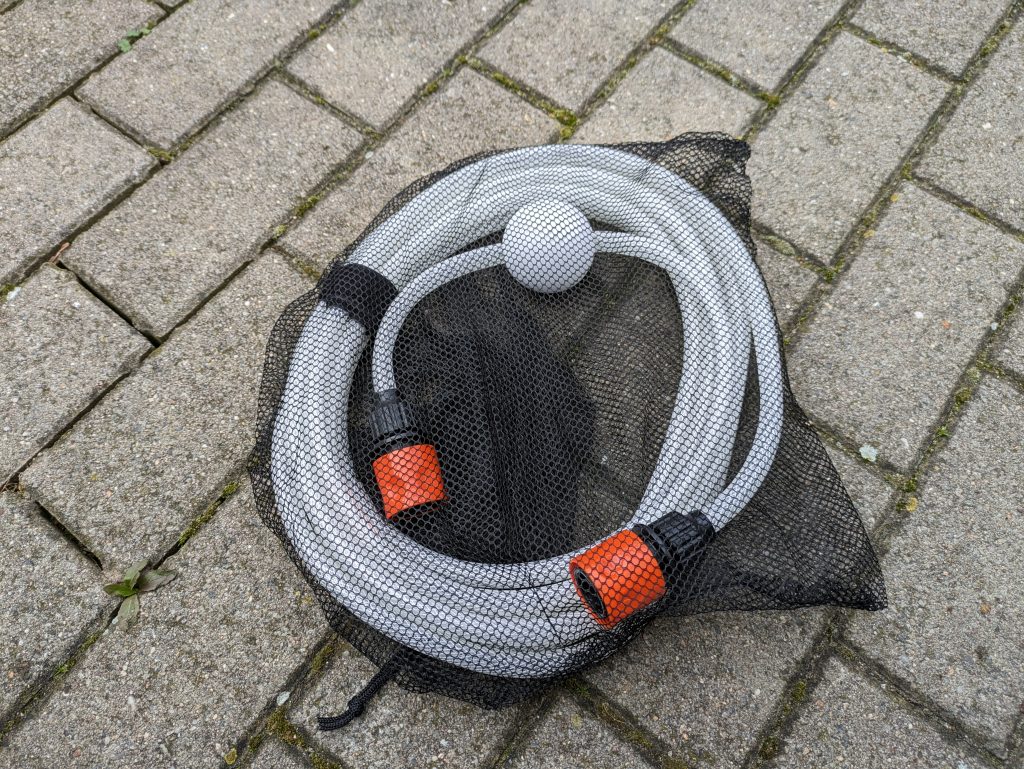 Wasseransaugschlauch des Yard Force LW C02 AquaJet Akku-Hochdruckreiniger im Beutel