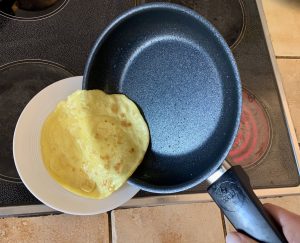 Woll Concept beschichtete Pfanne Pfannkuchen auf den Teller