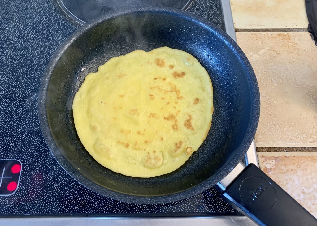 Woll Concept beschichtete Pfanne beim Braten von Pfannkuchen