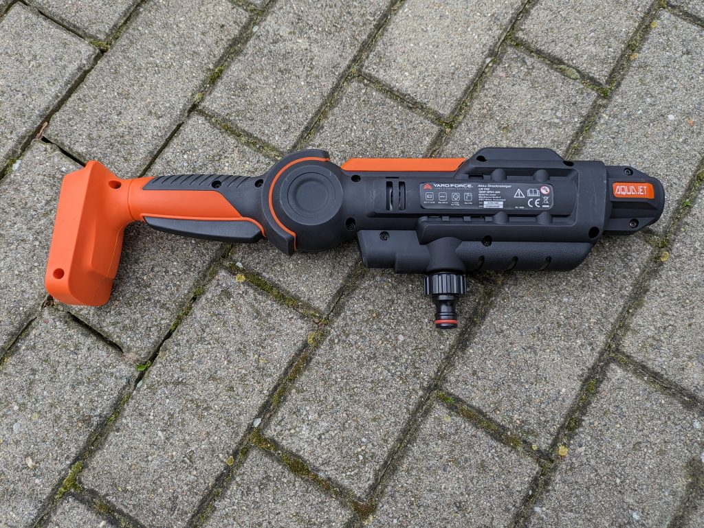 Yard Force LW C02 AquaJet Akku-Hochdruckreinigevon vorne, nach rechts ausgerichtet