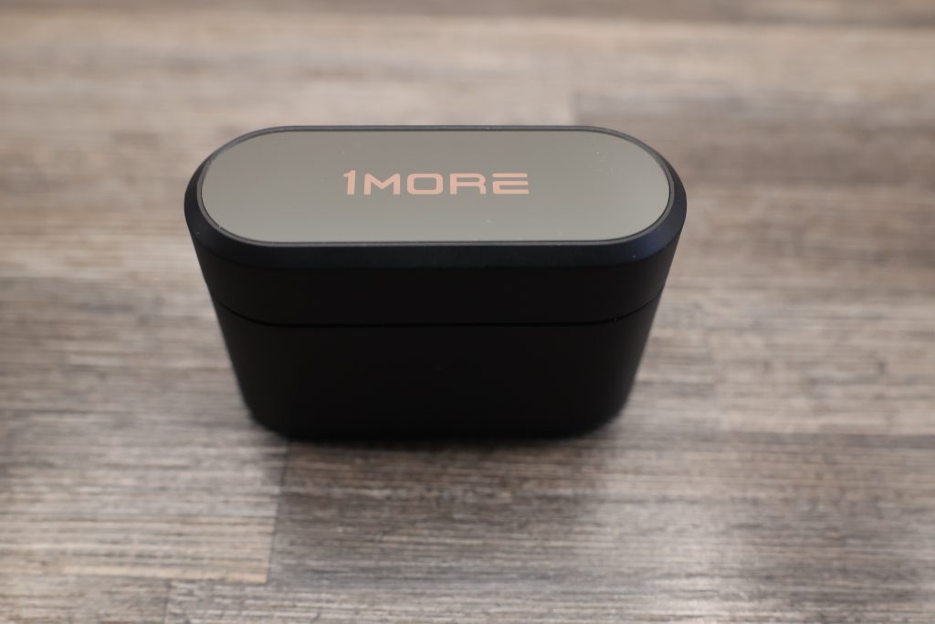 1More PistonBuds Pro Q30 Bluetooth-Kopfhörer Ladecase geschlossen