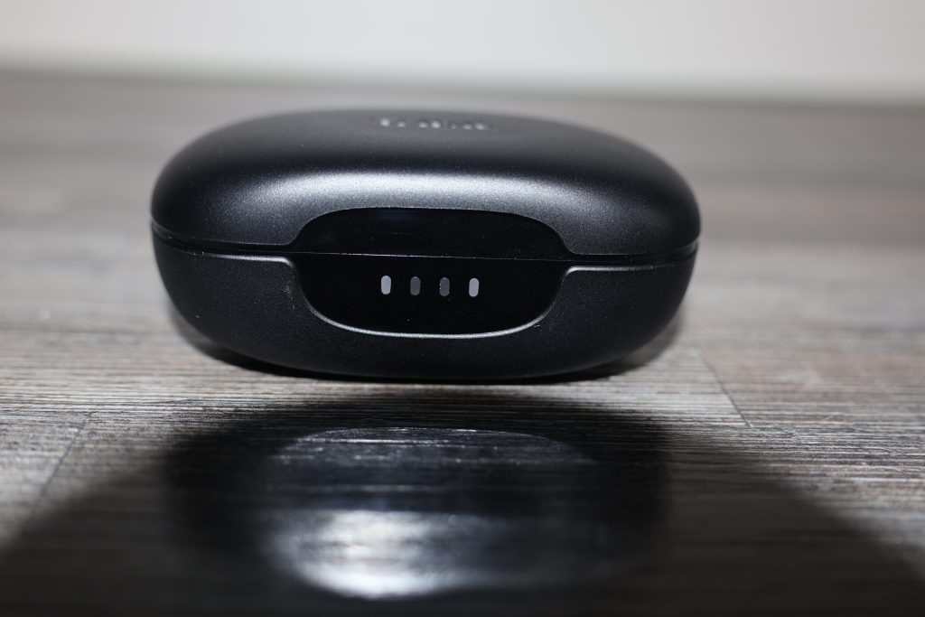 Tribit FlyBuds C2 Bluetooth-Kopfhörer Ladecase vorne